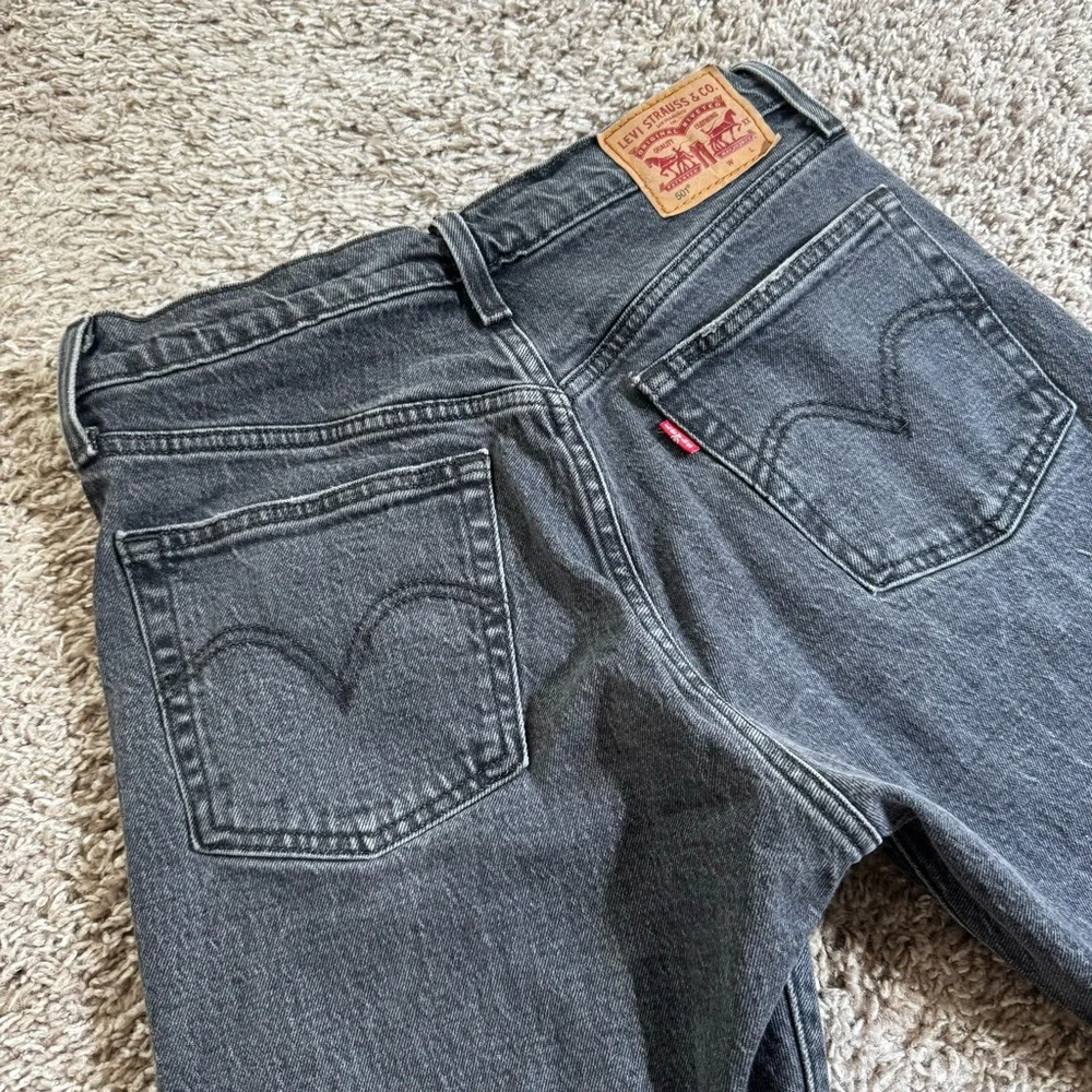 Levi’s Premium 501 Skinny Women’s Jeans in Cropped Black Denim w/ Raw Hem Sz 27 - Picture 13 of 16
